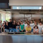 Varios departamentos de Conversia participan en una actividad de Teambuilding culinaria